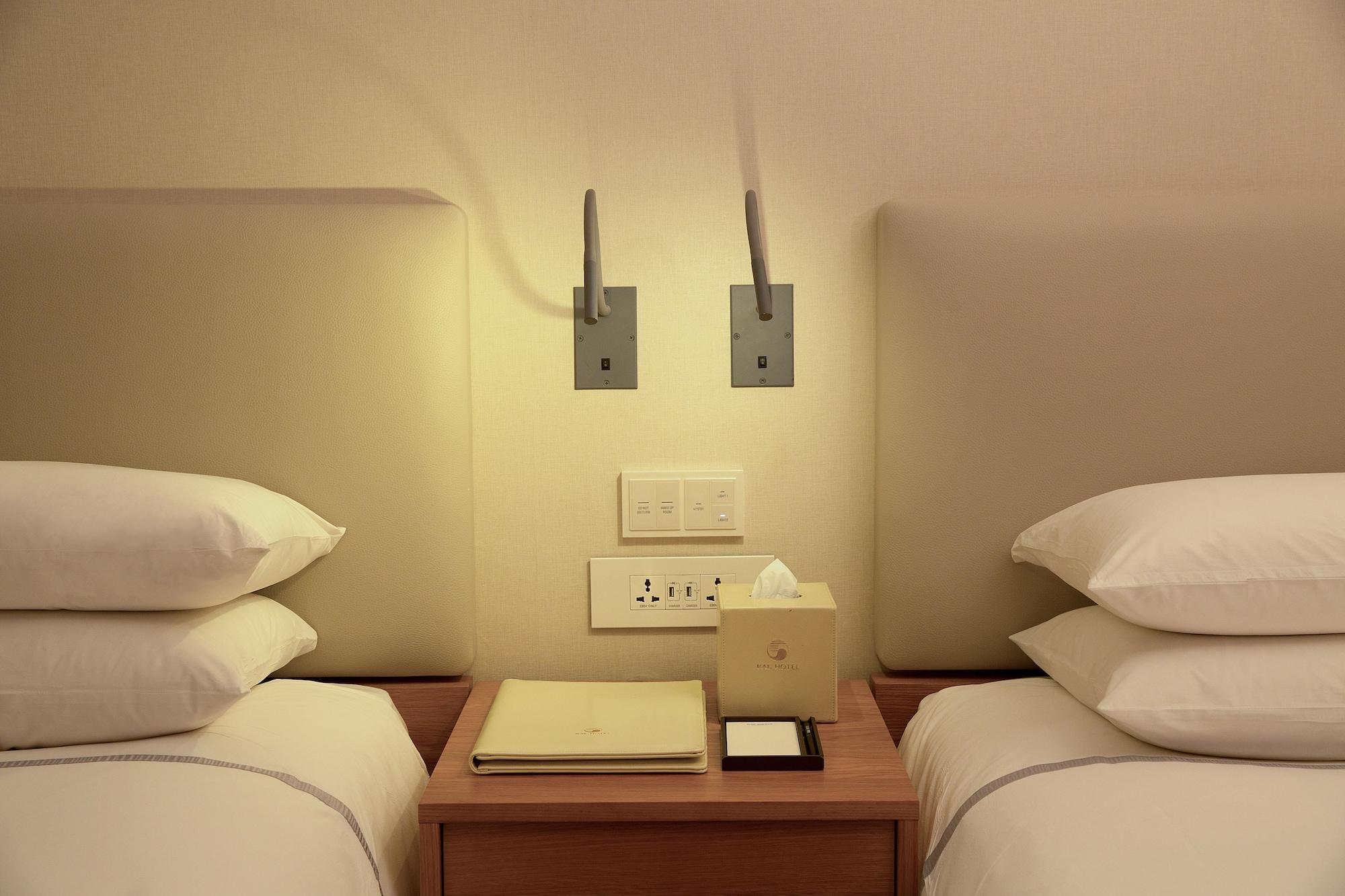 Seogwipo KAL Hotel Eksteriør billede Wall mounted reading lights