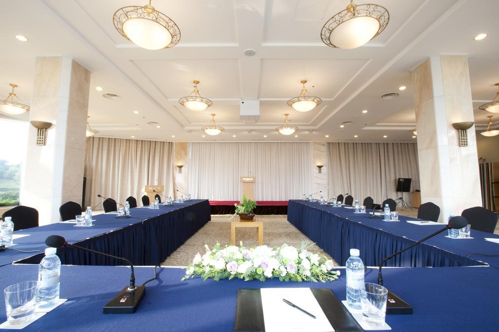Seogwipo KAL Hotel Eksteriør billede The meeting room of the 1st ASEAN–India Conference