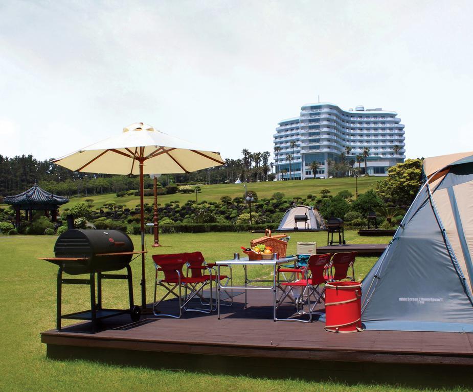 Seogwipo KAL Hotel Eksteriør billede Camping at the resort