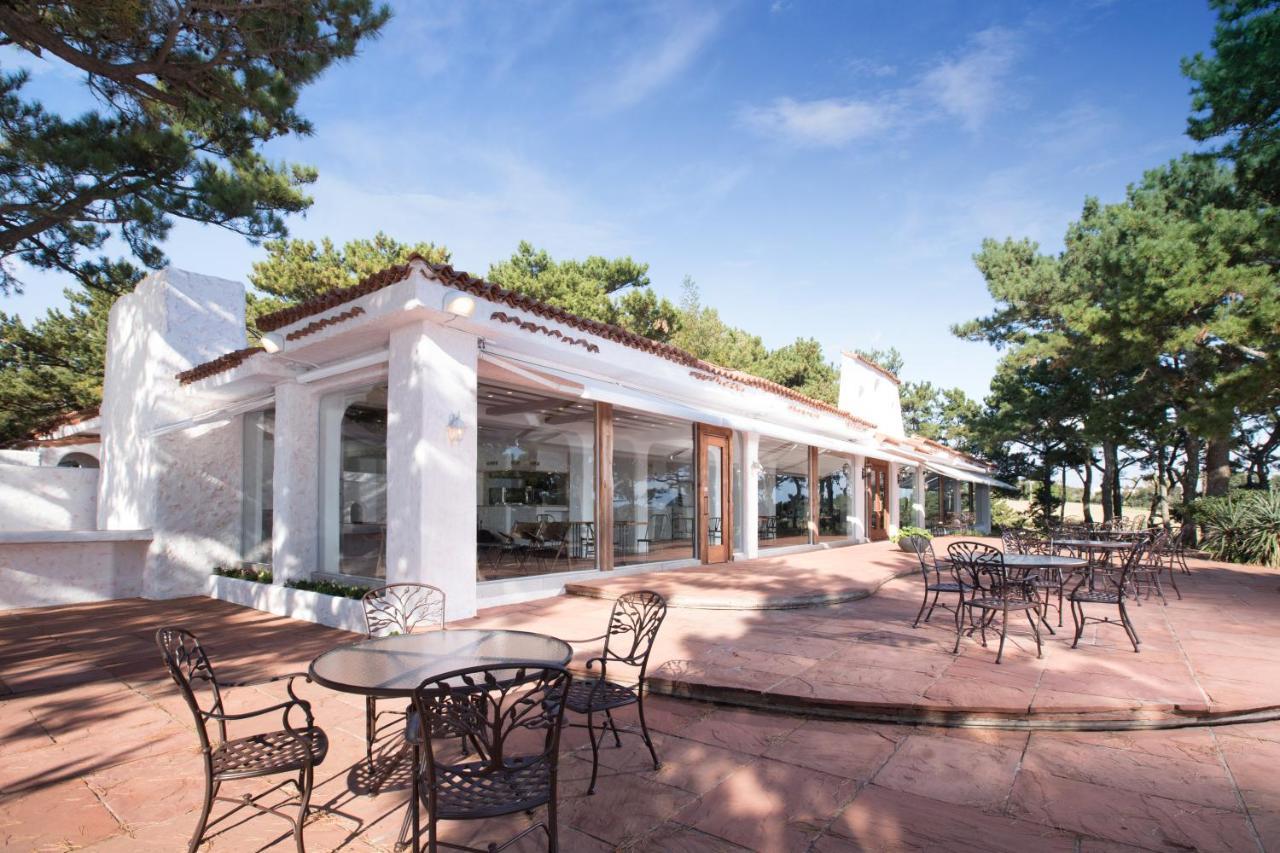 Seogwipo KAL Hotel Eksteriør billede The clubhouse at the Santa Barbara Polo & Racquet Club